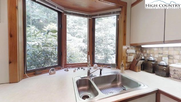 118 Lakeledge Road Beech Mountain, NC 28604 - Photo 10 of 40 Gallery Image 10