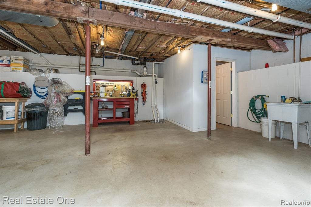 129 Texas Avenue Rochester Hills, MI 48309 - Photo 37 of 50