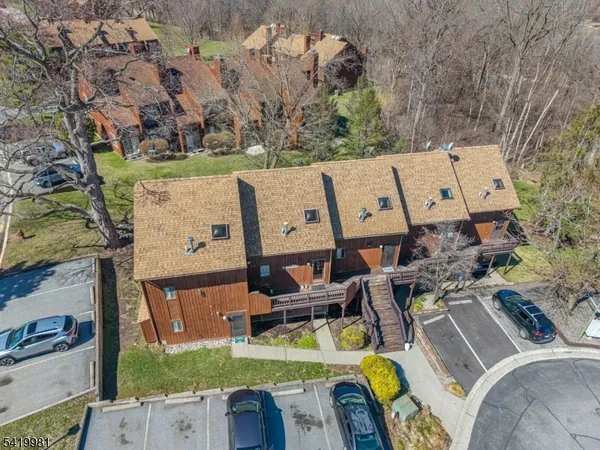 $185,000 | 1 Jackson Hole, Unit 9, Vernon, NJ 07462