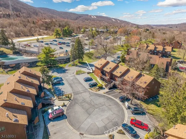 $185,000 | 1 Jackson Hole, Unit 9, Vernon, NJ 07462