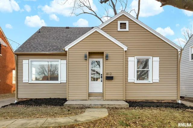 $185,000 | 812 East Seneca Place, Peoria, IL 61603