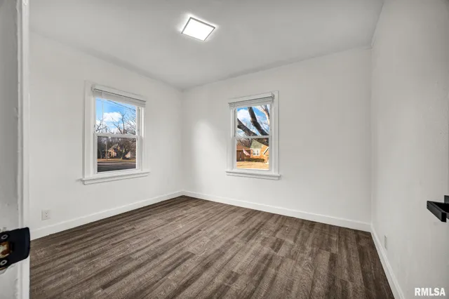 $185,000 | 812 East Seneca Place, Peoria, IL 61603