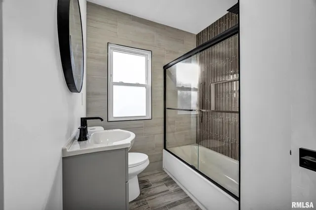 $185,000 | 812 East Seneca Place, Peoria, IL 61603