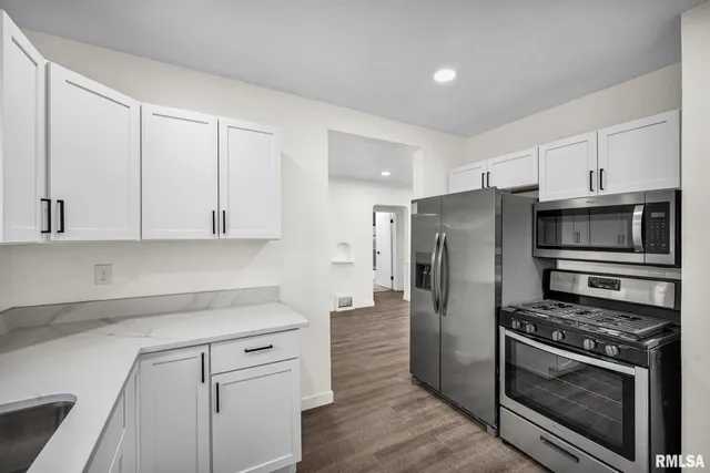 $185,000 | 812 East Seneca Place, Peoria, IL 61603