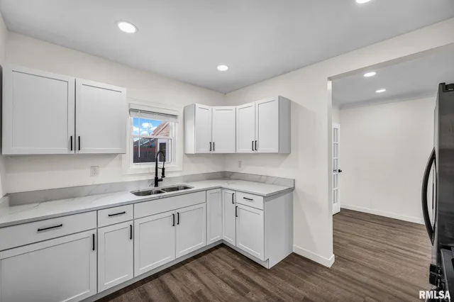 $185,000 | 812 East Seneca Place, Peoria, IL 61603