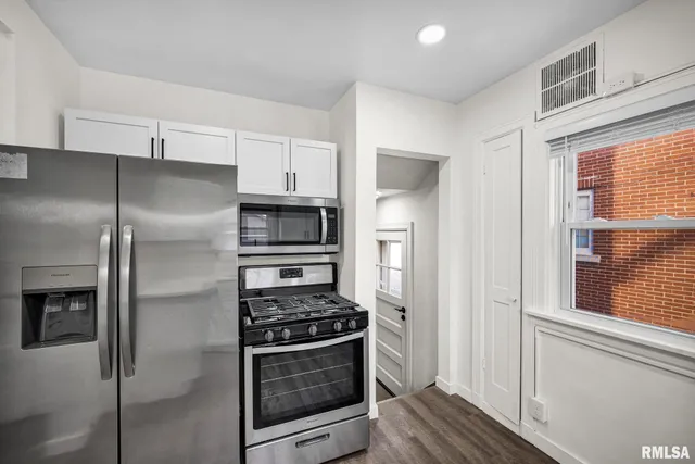 $185,000 | 812 East Seneca Place, Peoria, IL 61603