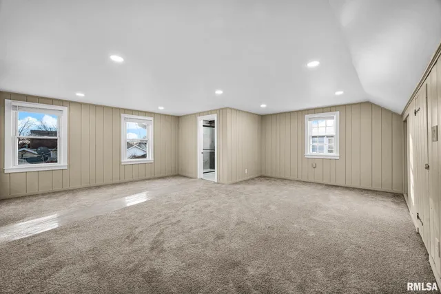 $185,000 | 812 East Seneca Place, Peoria, IL 61603