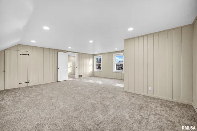 $185,000 | 812 East Seneca Place, Peoria, IL 61603