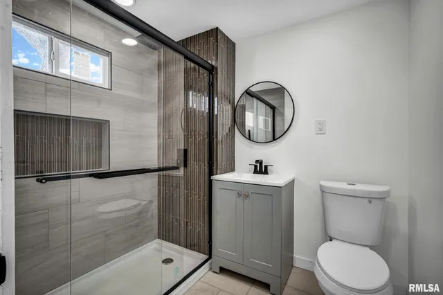 $185,000 | 812 East Seneca Place, Peoria, IL 61603