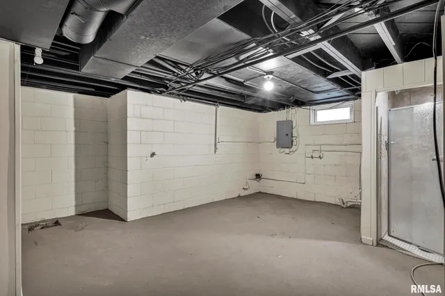 $185,000 | 812 East Seneca Place, Peoria, IL 61603