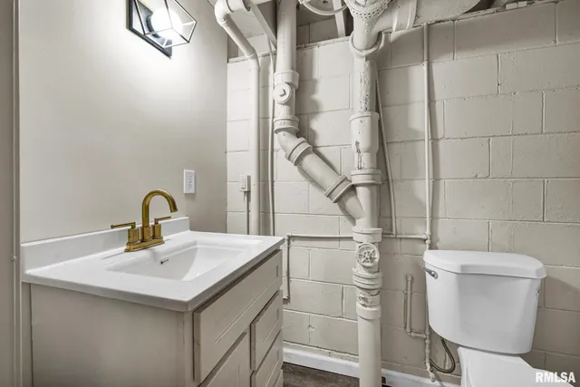 $185,000 | 812 East Seneca Place, Peoria, IL 61603