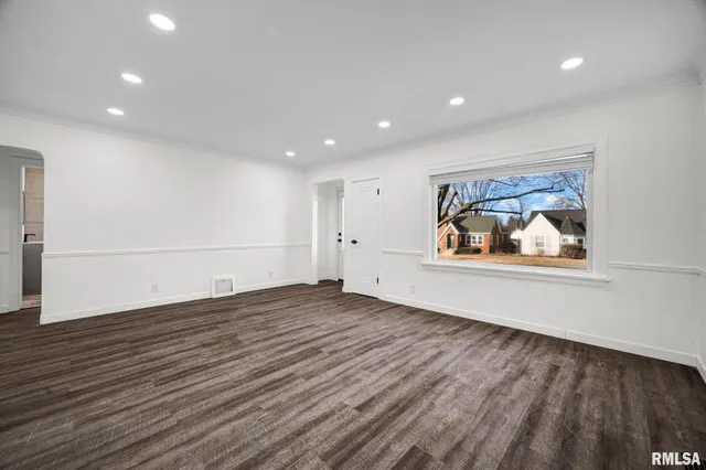 $185,000 | 812 East Seneca Place, Peoria, IL 61603