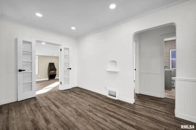 $185,000 | 812 East Seneca Place, Peoria, IL 61603