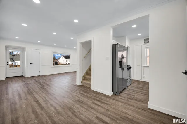 $185,000 | 812 East Seneca Place, Peoria, IL 61603