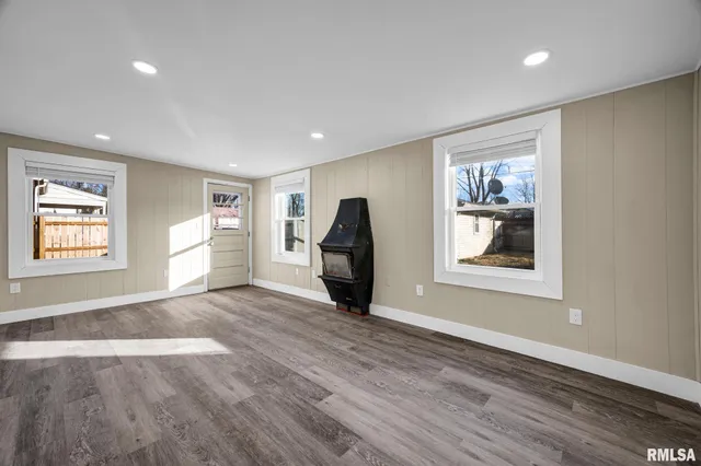 $185,000 | 812 East Seneca Place, Peoria, IL 61603