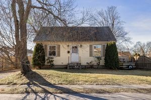 285 Elm Street Warwick, RI 02888 - Photo 3 of 31