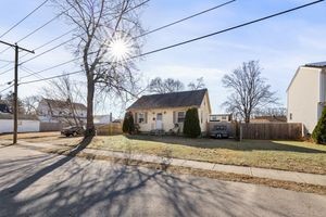 285 Elm Street Warwick, RI 02888 - Photo 6 of 31