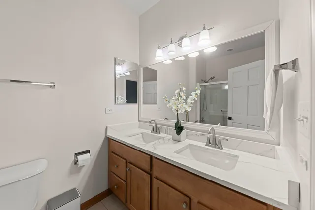 $430,000 | 1081 Bartholdi Court, Carol Stream, IL 60188