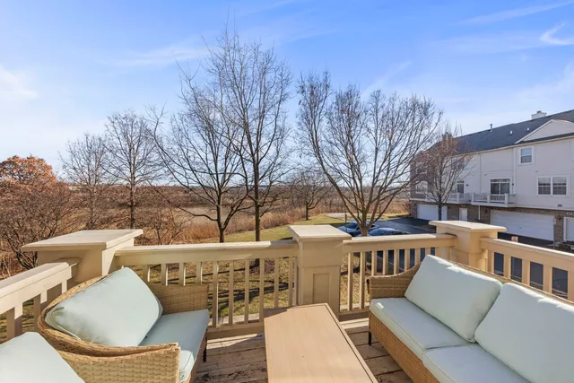 $430,000 | 1081 Bartholdi Court, Carol Stream, IL 60188