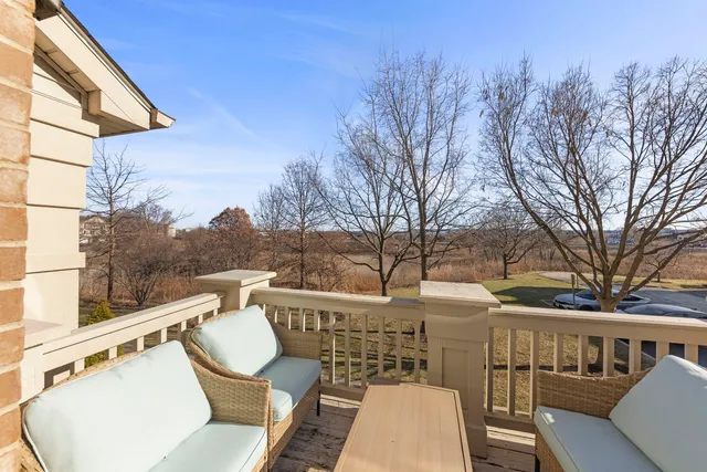 $430,000 | 1081 Bartholdi Court, Carol Stream, IL 60188