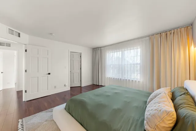 $430,000 | 1081 Bartholdi Court, Carol Stream, IL 60188