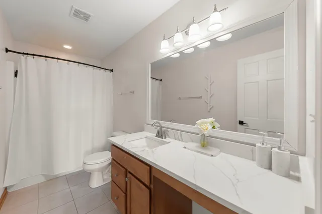 $430,000 | 1081 Bartholdi Court, Carol Stream, IL 60188