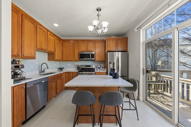 $430,000 | 1081 Bartholdi Court, Carol Stream, IL 60188