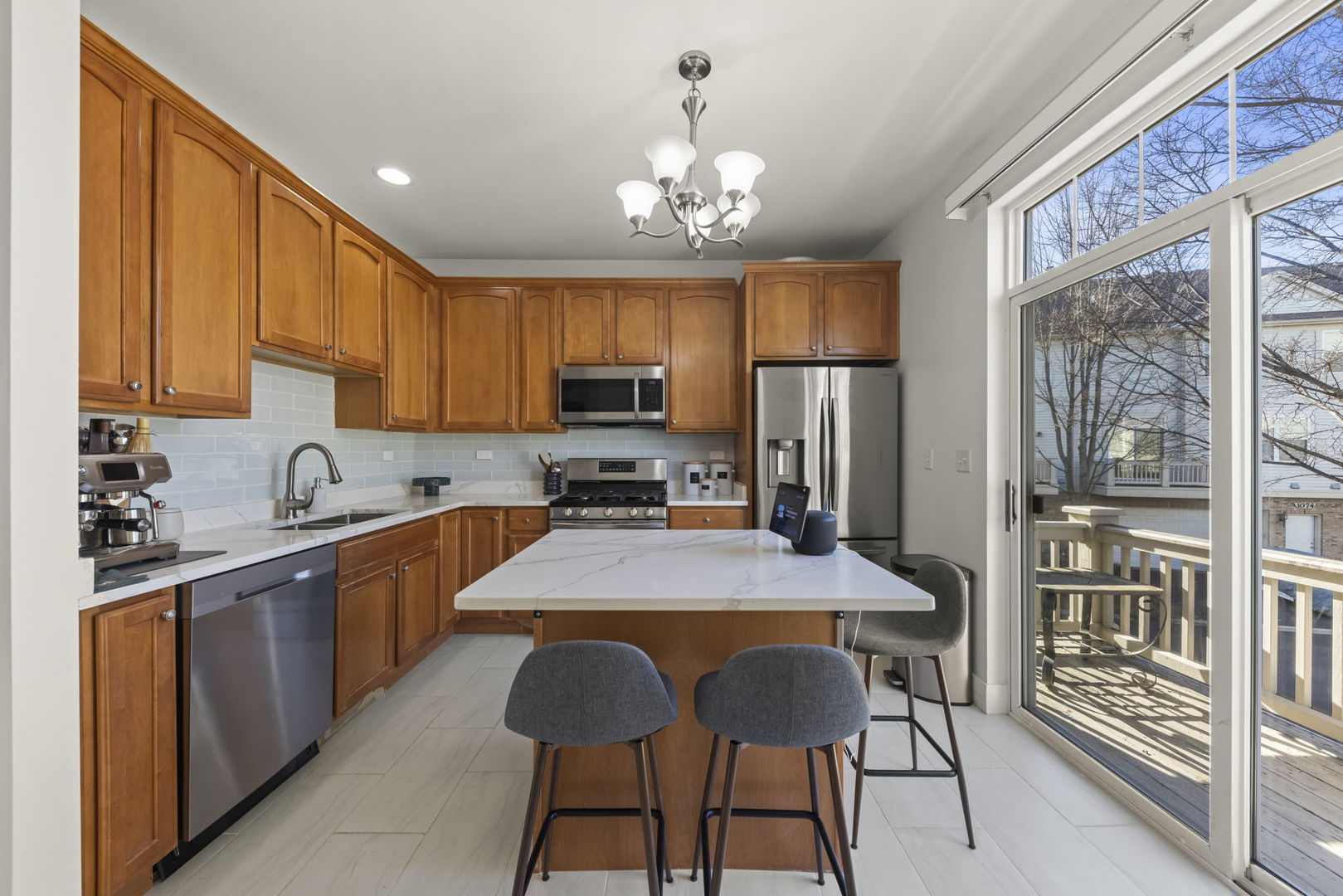 1081 Bartholdi Court Carol Stream, IL 60188 - Photo 6 of 24