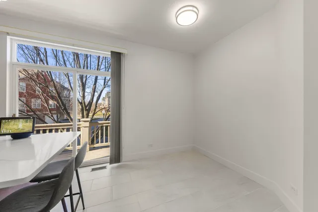 $430,000 | 1081 Bartholdi Court, Carol Stream, IL 60188