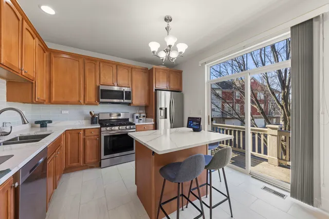 $430,000 | 1081 Bartholdi Court, Carol Stream, IL 60188