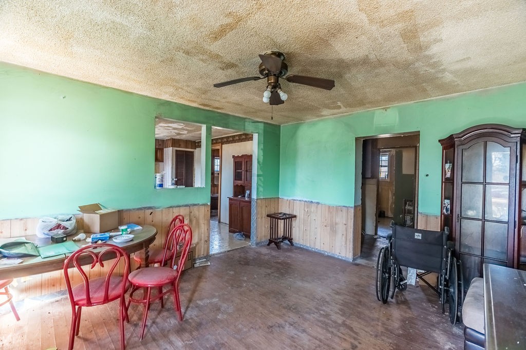 7560 Old Madisonville Road Hopkinsville, KY 42240 - Photo 23 of 31 a living room with furniture and a wooden floor
