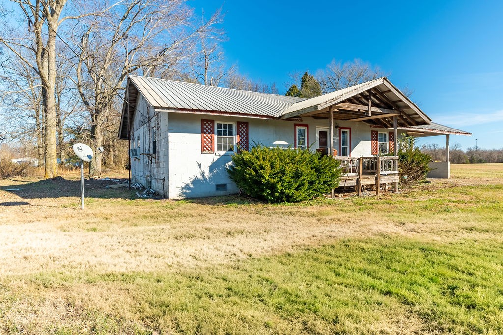 7560 Old Madisonville Road Hopkinsville, KY 42240 - Photo 26 of 31 a front view of a house with a yard