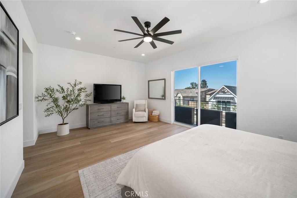 4019 Hillside Drive San Luis Obispo, CA 93401 - Photo 14 of 32 a view of a livingroom with furniture and a kitchen
