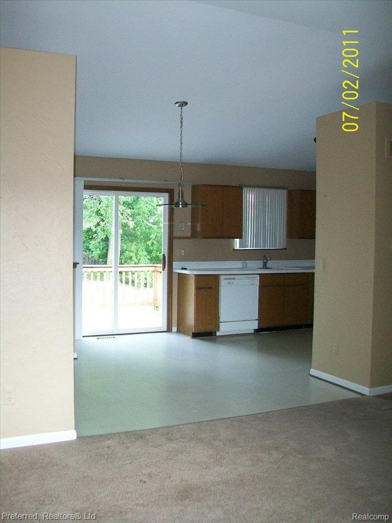 648 Decker Road Walled Lake, MI 48390 - Photo 10 of 22 Living Room