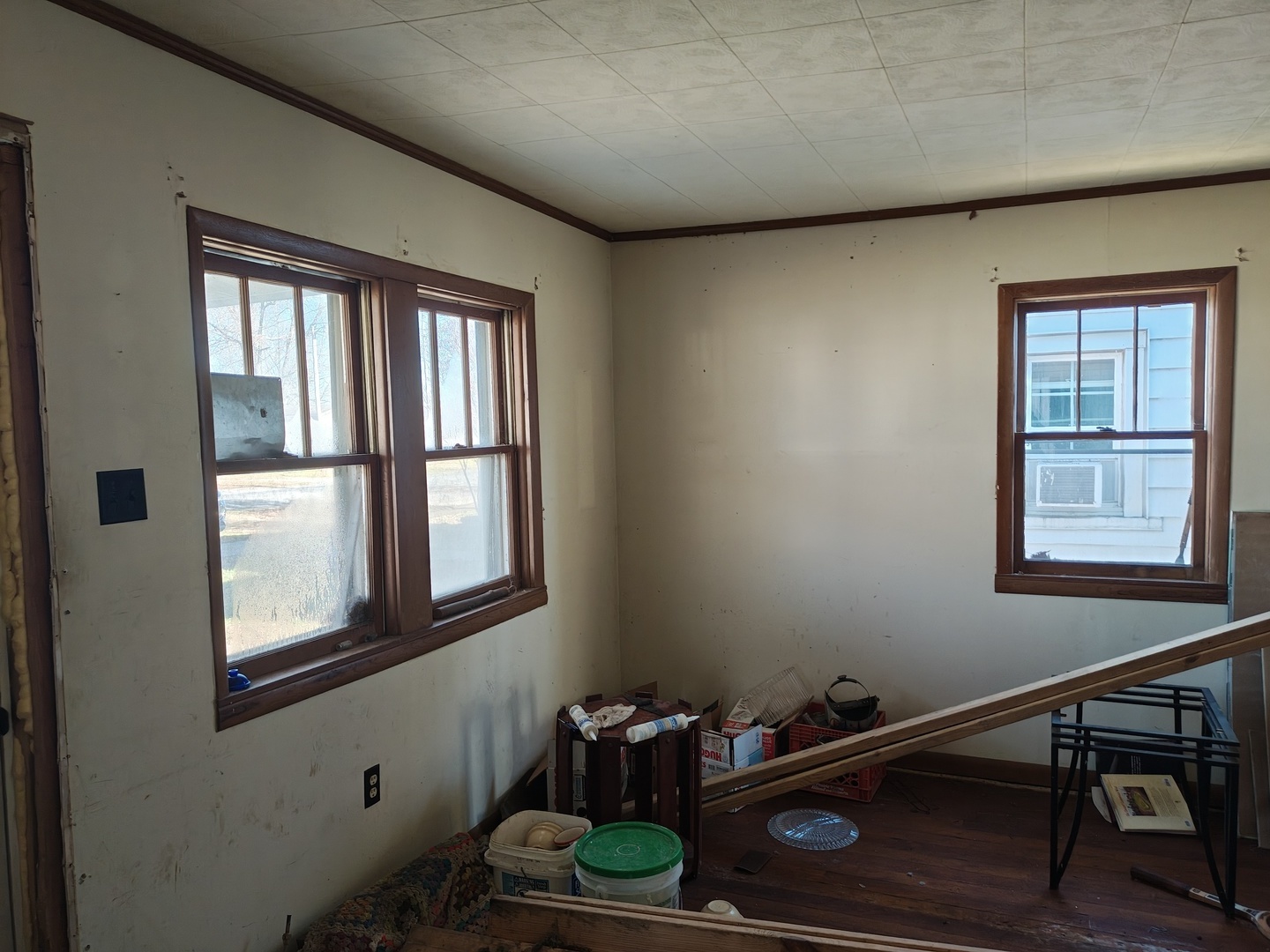 706 East 8th Street Metropolis, IL 62960 - Photo 17 of 33 a room with gym equipment on wooden floor