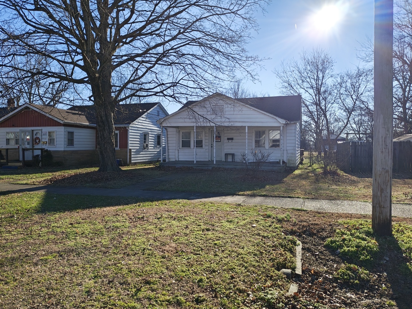 706 East 8th Street Metropolis, IL 62960 - Photo 2 of 33 a view of a house with a yard
