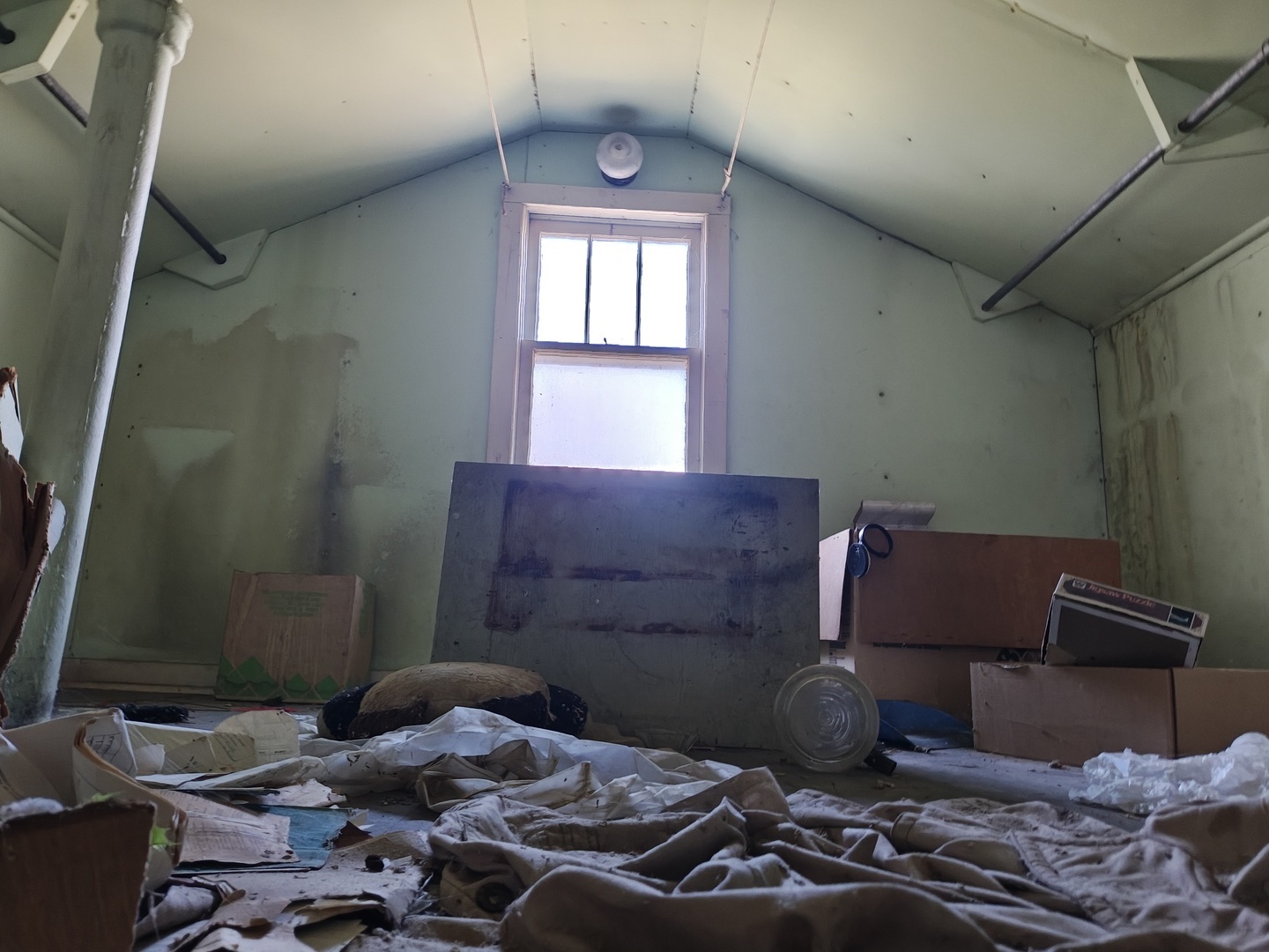 706 East 8th Street Metropolis, IL 62960 - Photo 29 of 33 a bedroom with a bed and a window
