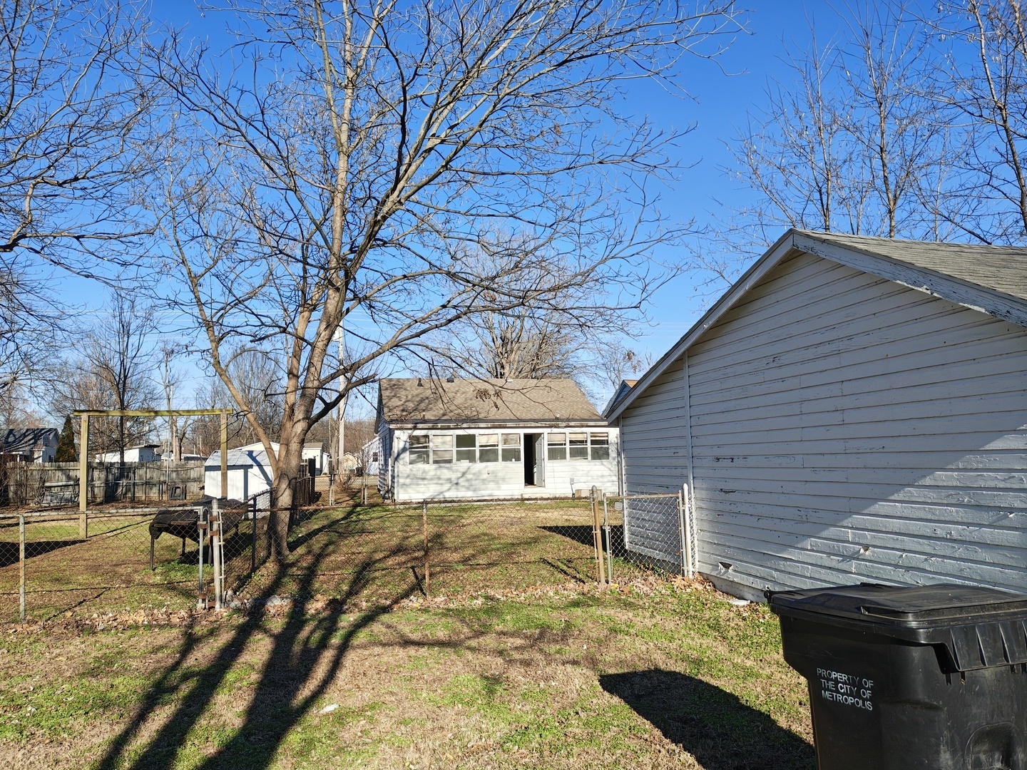 706 East 8th Street Metropolis, IL 62960 - Photo 7 of 33 a front view of a house with a yard