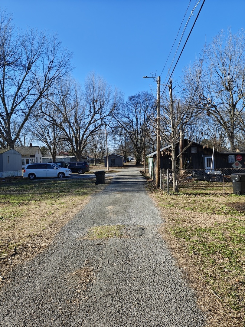 706 East 8th Street Metropolis, IL 62960 - Photo 10 of 33 a view of outdoor space with garden view