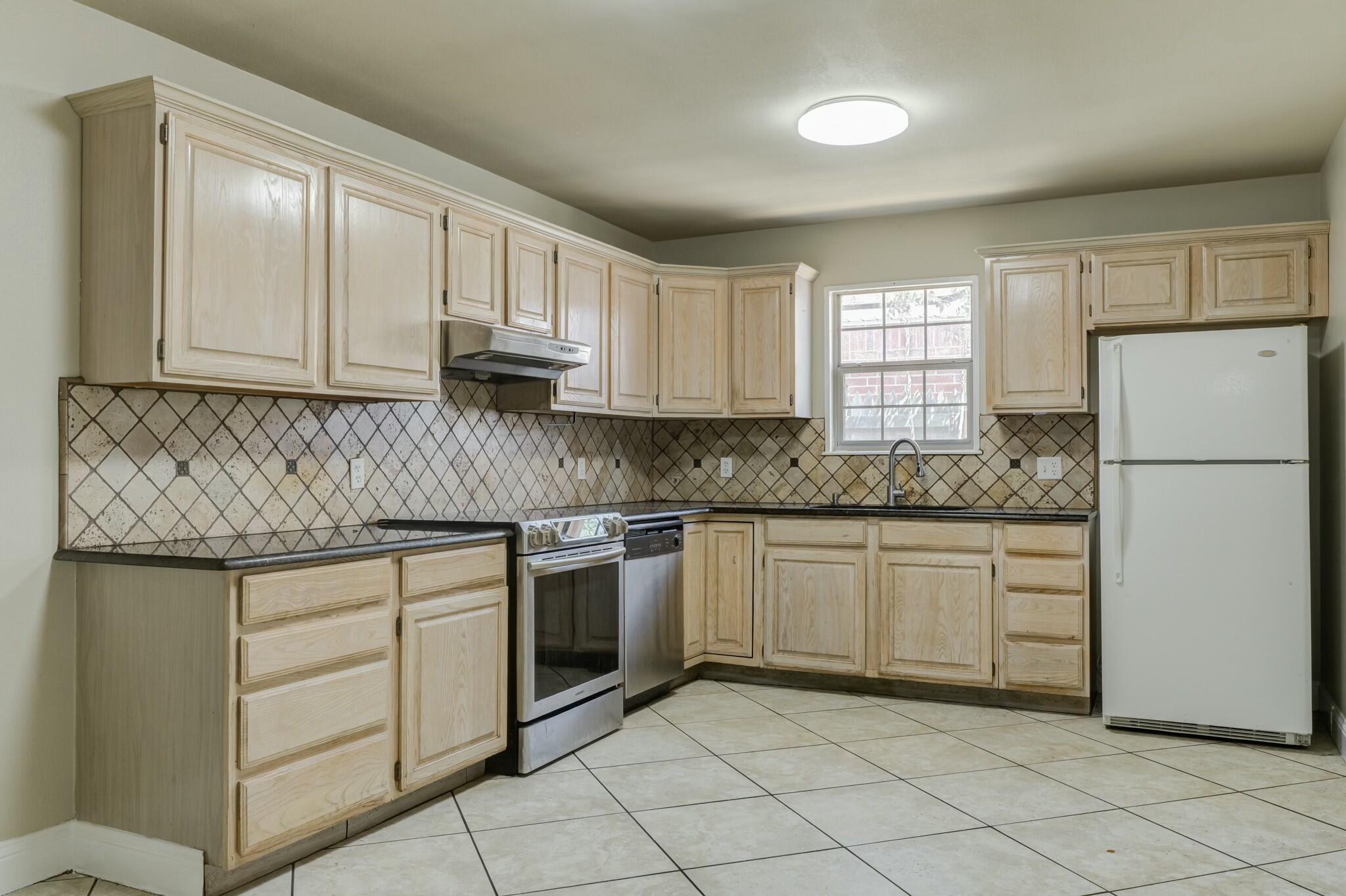 2415 93rd Street Lubbock, TX 79423 - Photo 4 of 14 tempImagefEbyHA