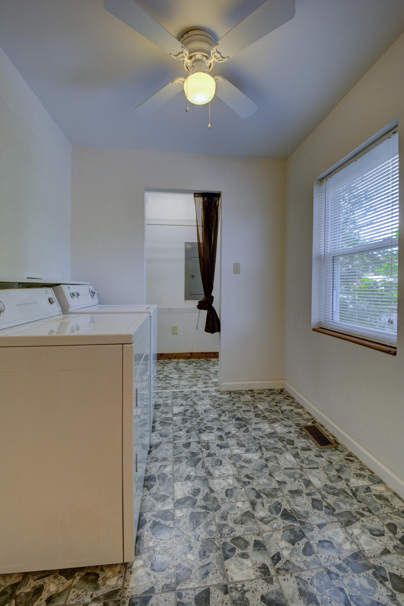 153 Georgia Avenue Oak Ridge, TN 37830 - Photo 25 of 32 153 Georgia Ave.--23