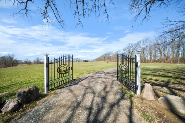 $660,000 | 13290 Tracey Road, Manchester, MI 48158