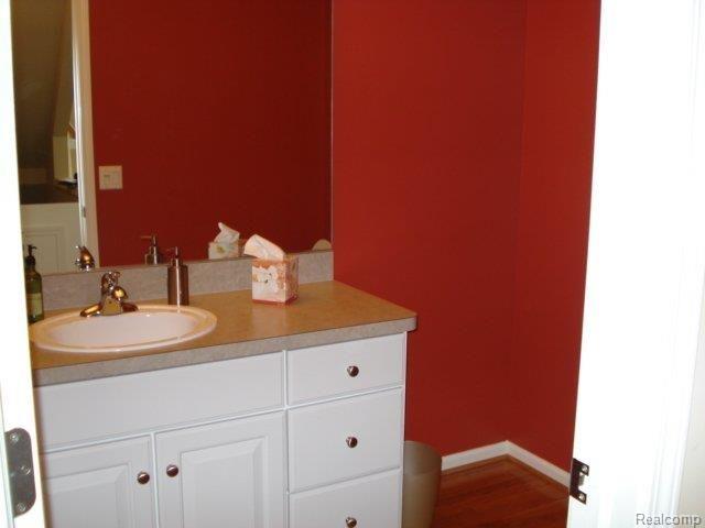 1423 Kentfield Drive Rochester, MI 48307 - Photo 12 of 21 1st Floor Half Bath