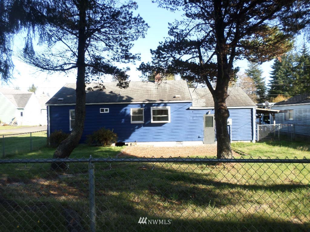 828 May Street Raymond, WA 98577 - Photo 2 of 11 Gallery Image 2