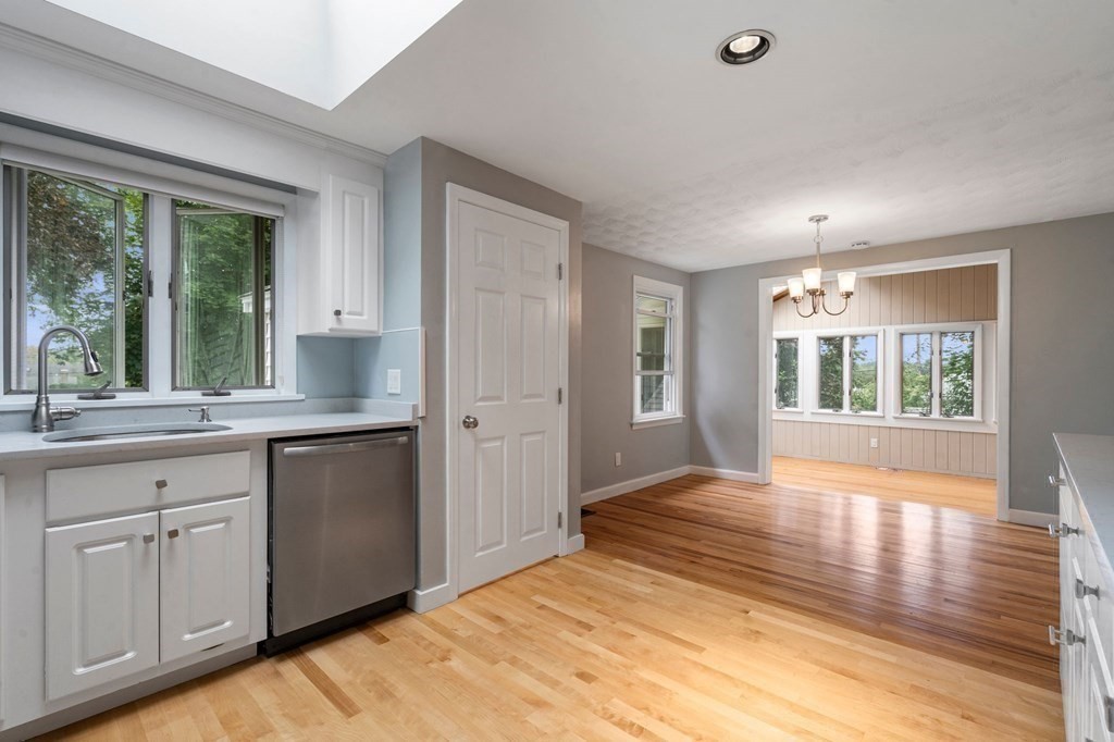 15 Temple Road Waltham, MA 02452 - Photo 4 of 29
