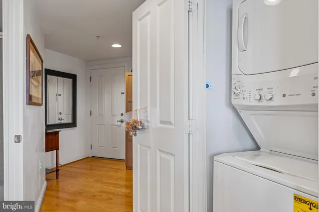 a view of bathroom with utility room
