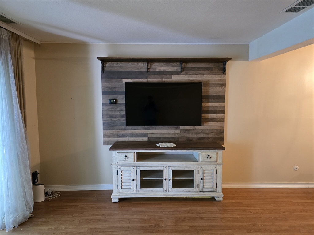 555 Russell Road, Unit J65 Westfield, MA 01085 - Photo 7 of 20