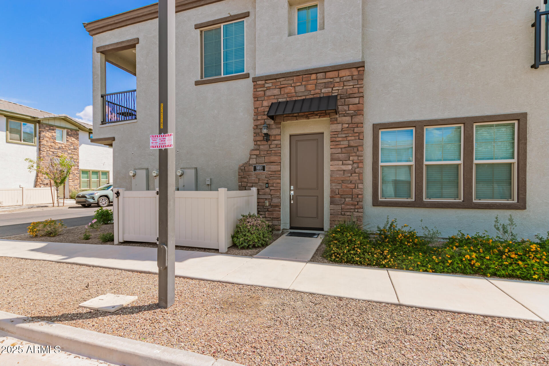 1851 East Frye Road, Unit 101 Gilbert, AZ 85295 - Photo 2 of 37 a front view of a house with a garden