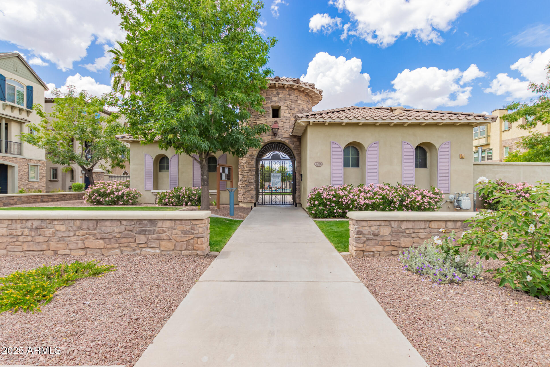 1851 East Frye Road, Unit 101 Gilbert, AZ 85295 - Photo 28 of 37 a front view of a house with garden