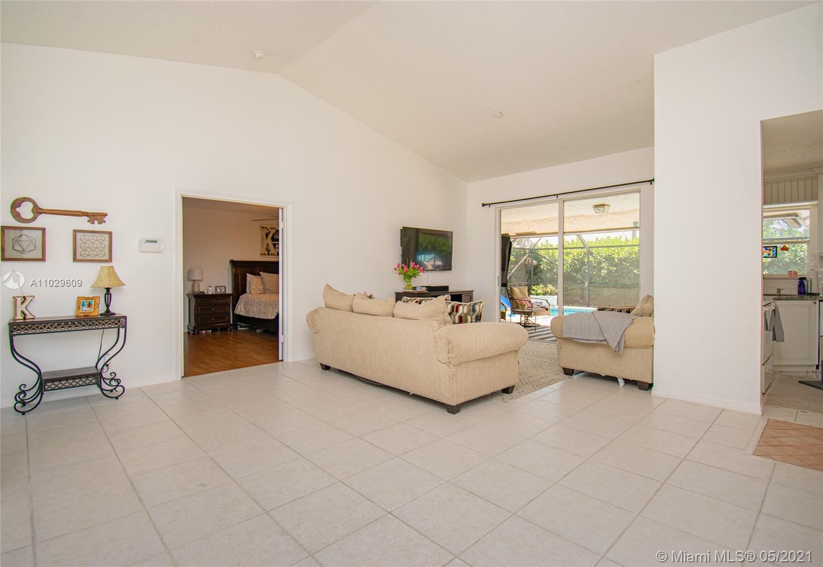 9660 Carousel Circle South Boca Raton, FL 33434 - Photo 4 of 25